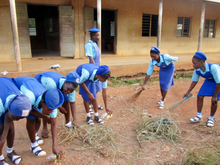Cleaning up litter, Nigerian students are agents of change Global